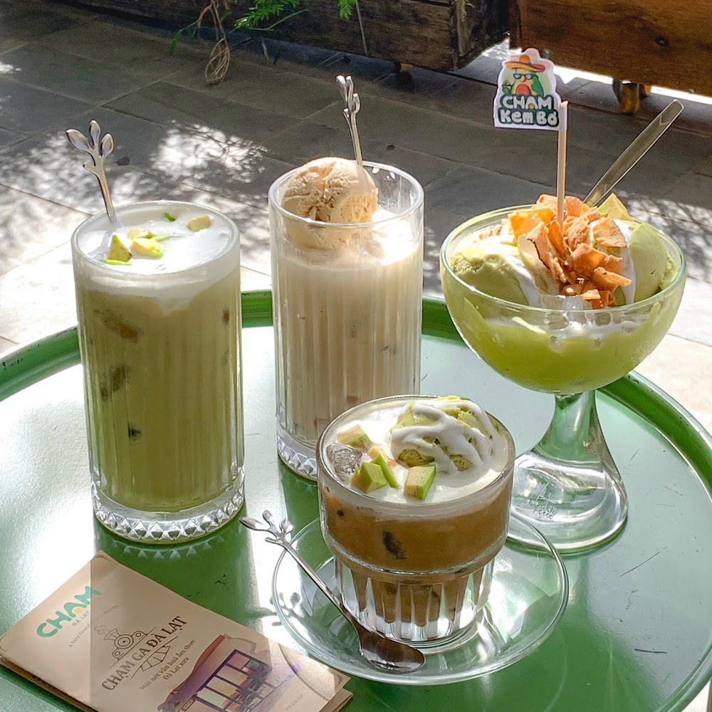 Kem bơ tại Chạm Cafe làm từ bơ dẻo, xanh mướt mắt, mức giá hợp lý, xứng đáng 10 điểm chất lượng